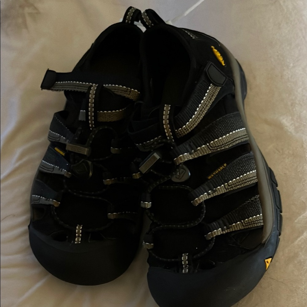 Black Outdoor Sandals with Reflective Straps